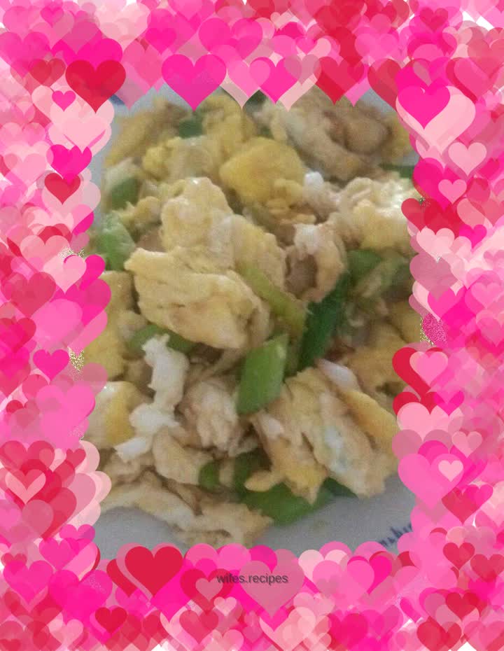 Fried eggs with green onions