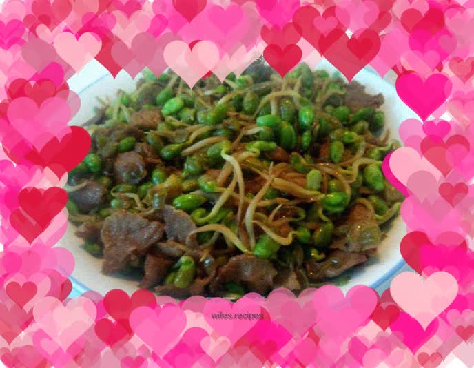 Stir-fried pork slices with green bean sprouts