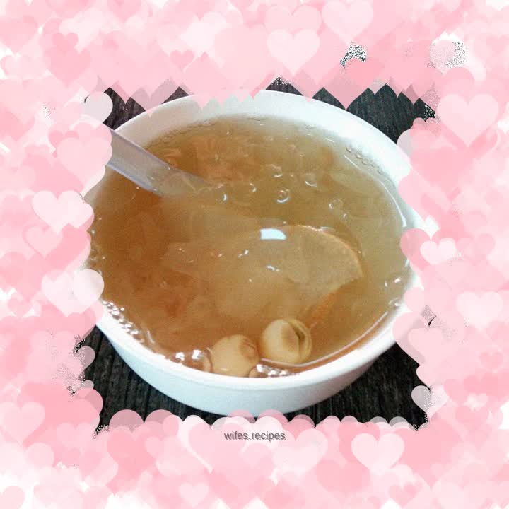 Nourishing yin and moisturizing the lungs in autumn - Tremella, Lotus Seed and Snow Pear Soup