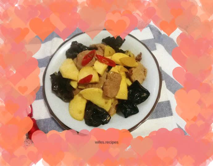 Stir-fried pork slices with winter bamboo shoots and fungus