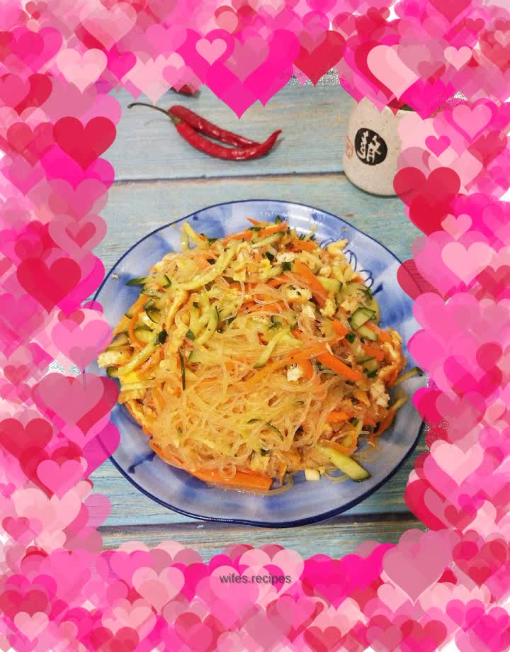 Cucumber and carrot mixed with vermicelli
