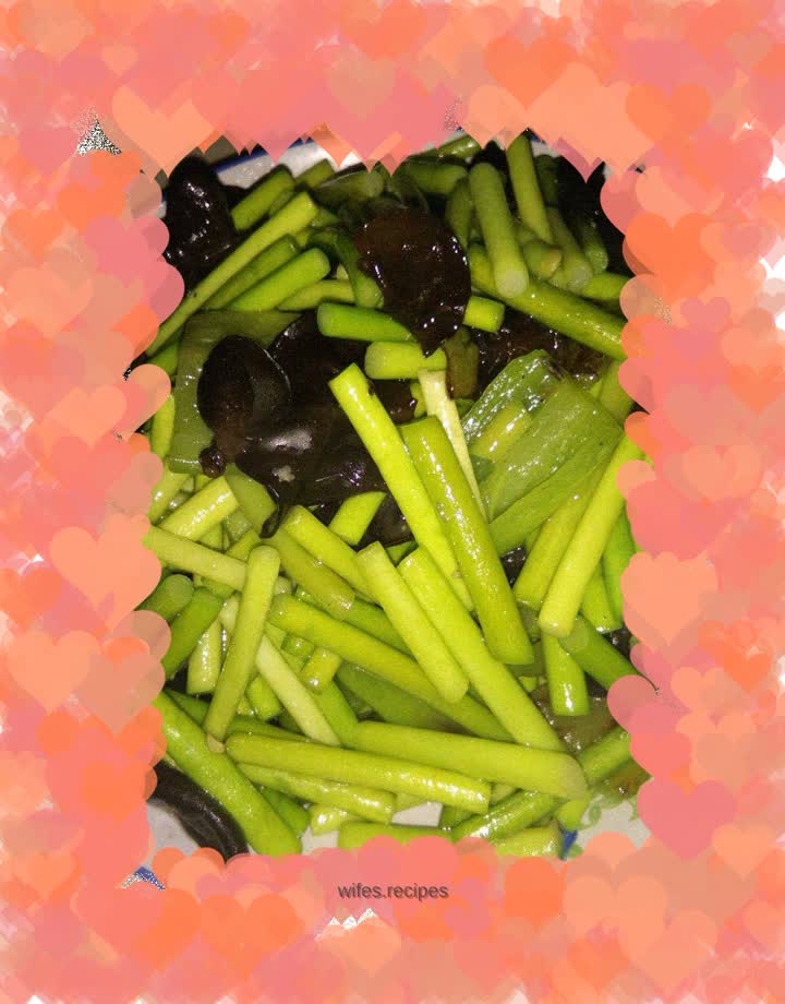 Stir-fried fungus with garlic