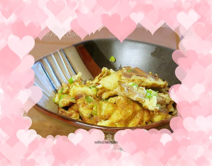 Fried eggs with preserved vegetables