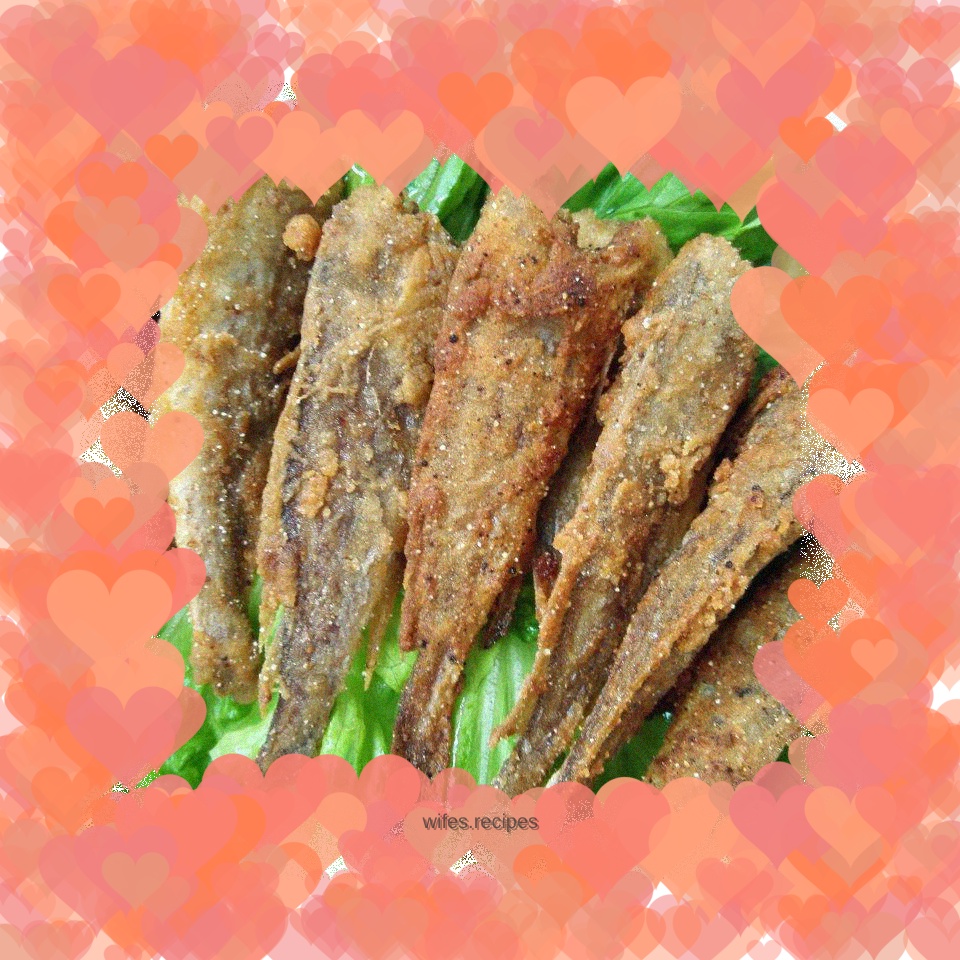 Crispy fried small yellow croaker