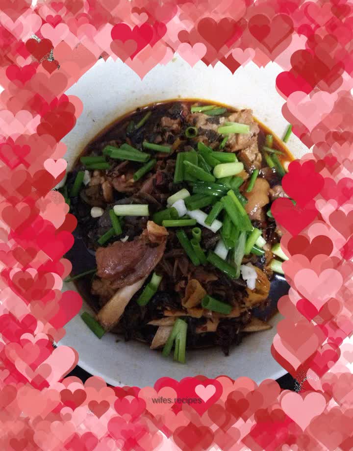 Pork trotters steamed with salt and dried vegetables