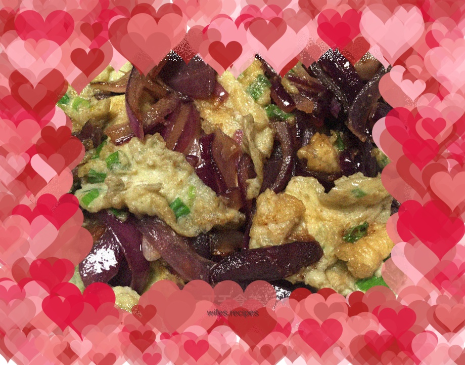 Fried eggs with onions