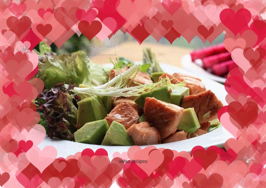 Pan-fried salmon with avocado