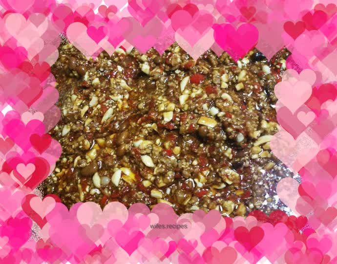 Delicious dish: Peanut, sesame, chili and garlic meat sauce