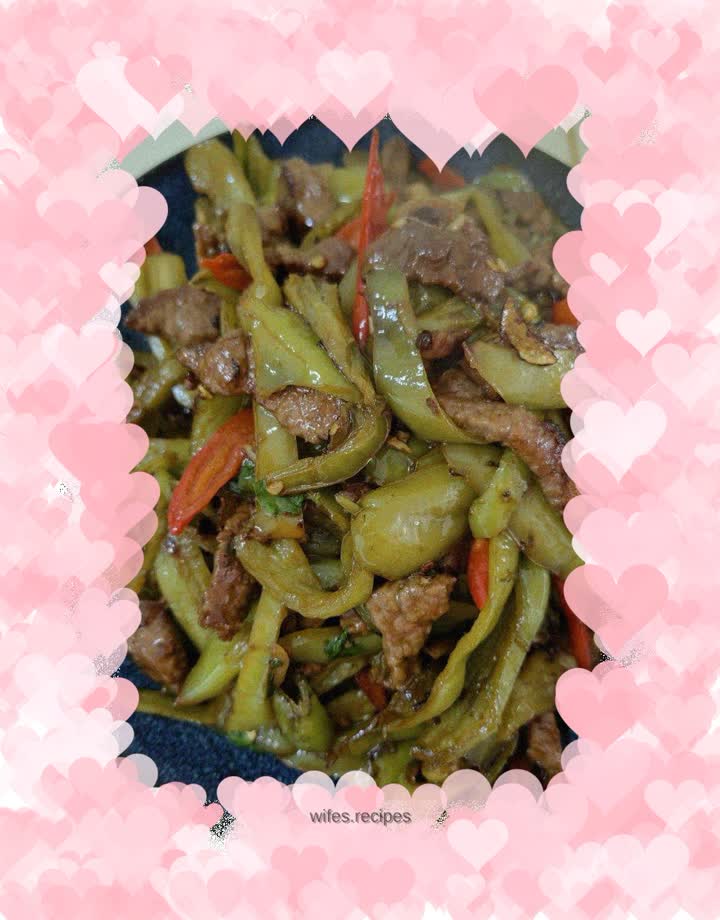 Stir-fried beef with tender pepper