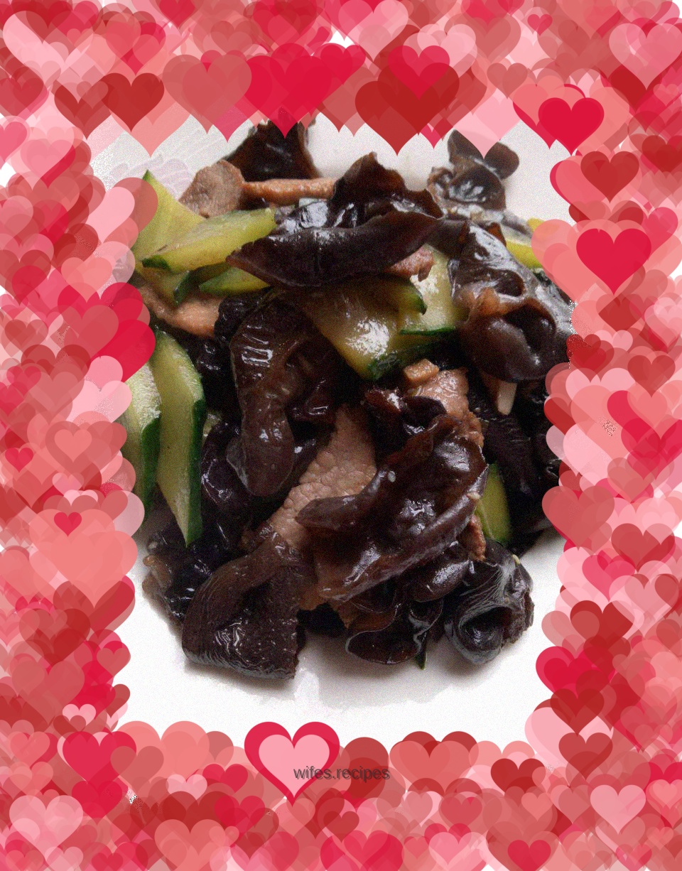 Fried fungus with cucumber