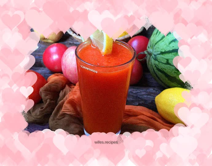 The secret of summer beauty and bodybuilding: original papaya and carrot juice