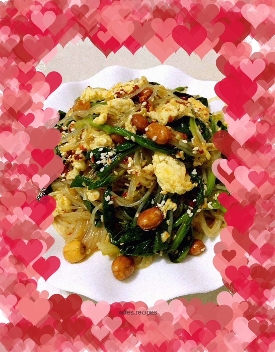 Egg vermicelli mixed with spinach