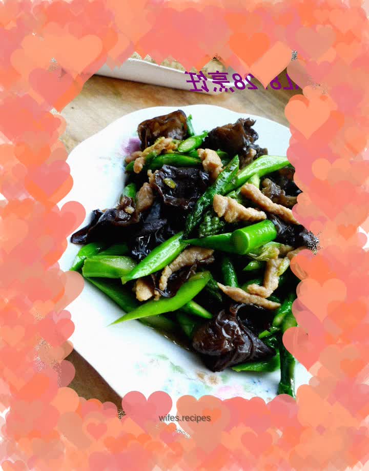 Stir-fried meat with asparagus and fungus