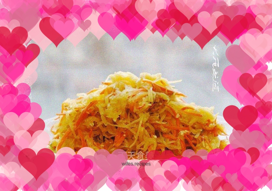 Stir-fried shredded carrots with loofah