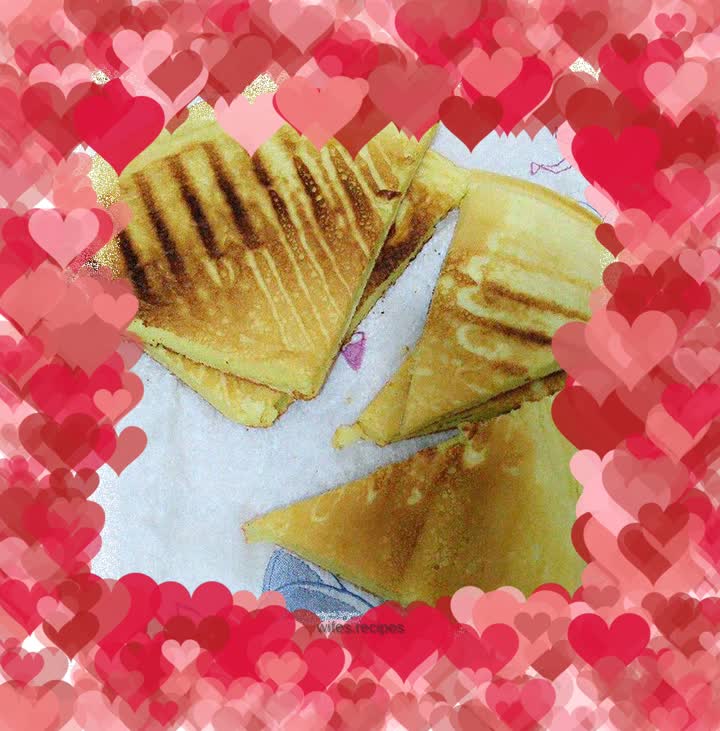 An electric baking pan can also be used to make cakes! Although it is very thin, I think it is enough for breakfast. If you want to make a layer of cream cake, this is very convenient