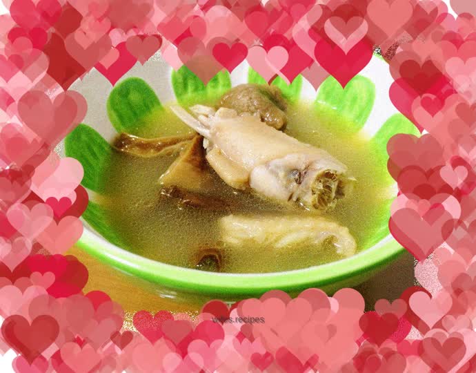 Red mushroom chicken soup