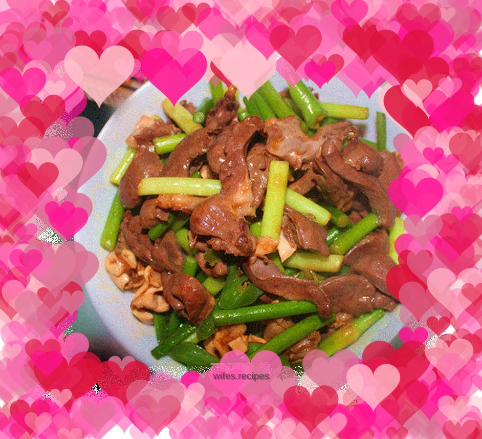 Stir-fried pork heart with garlic sprouts