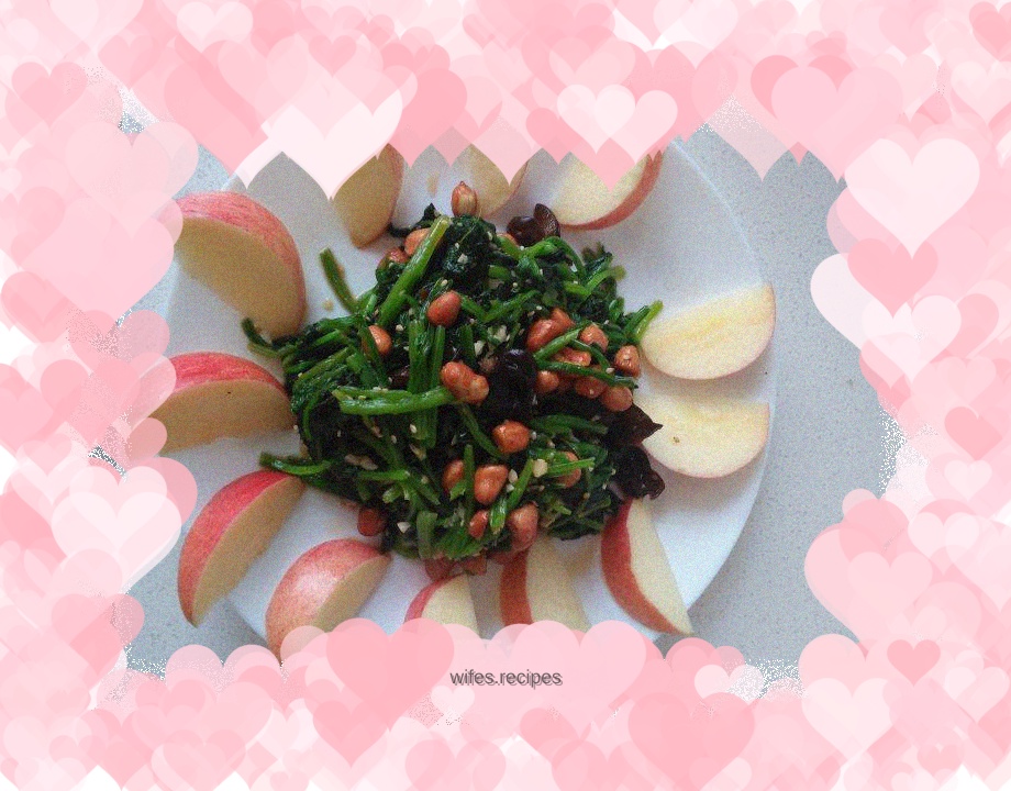 Spinach and fungus mixed with peanuts