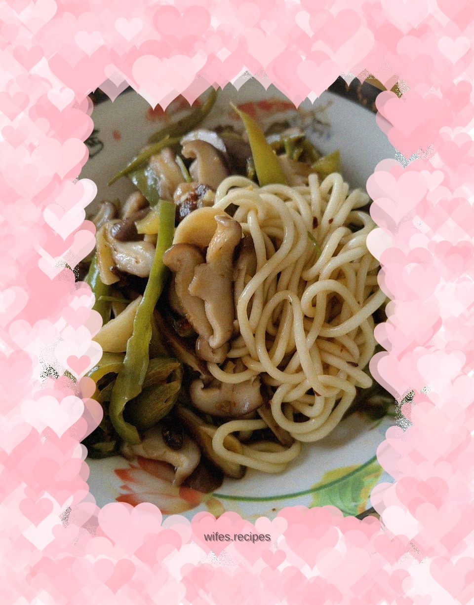 Mushroom and green pepper noodles