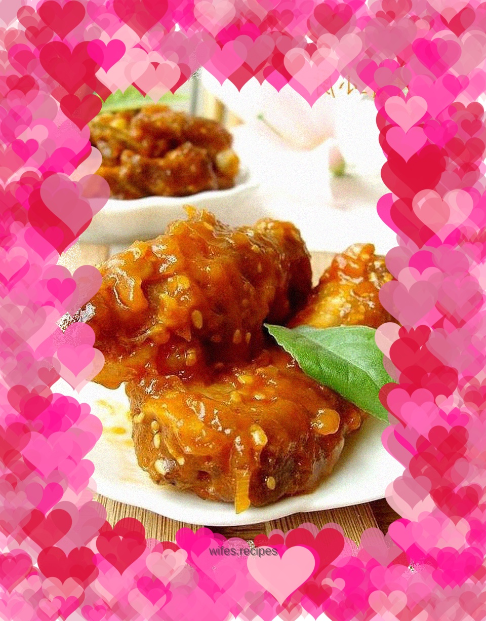 Finger-sucking pork ribs with tomato sauce