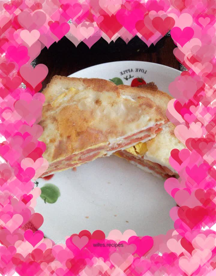 Delicious and nutritious breakfast sandwich + milk (cucumber juice) + red wine and pear