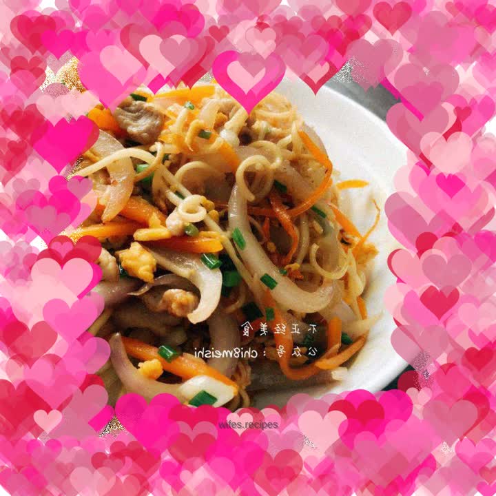 Fried noodles with shredded pork