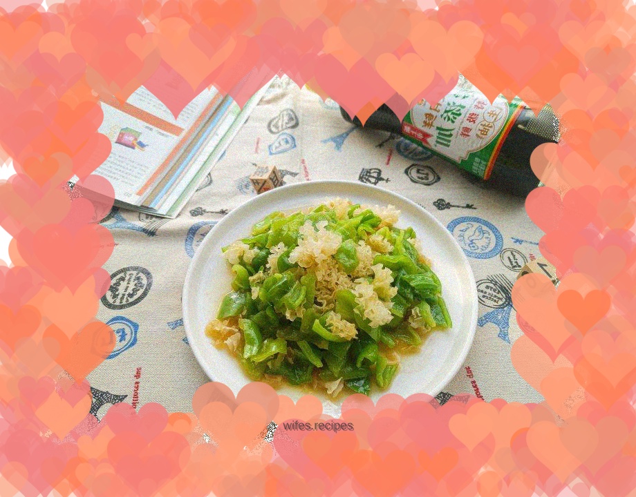 Stir-fried green pepper with white fungus
