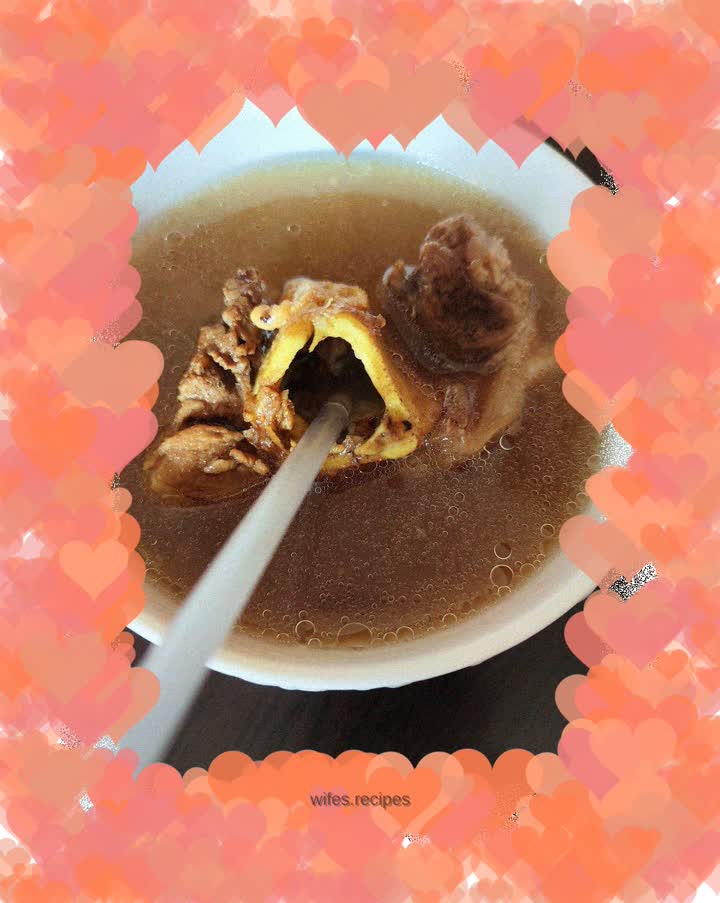 Five-finger peach, corn and pork bone soup