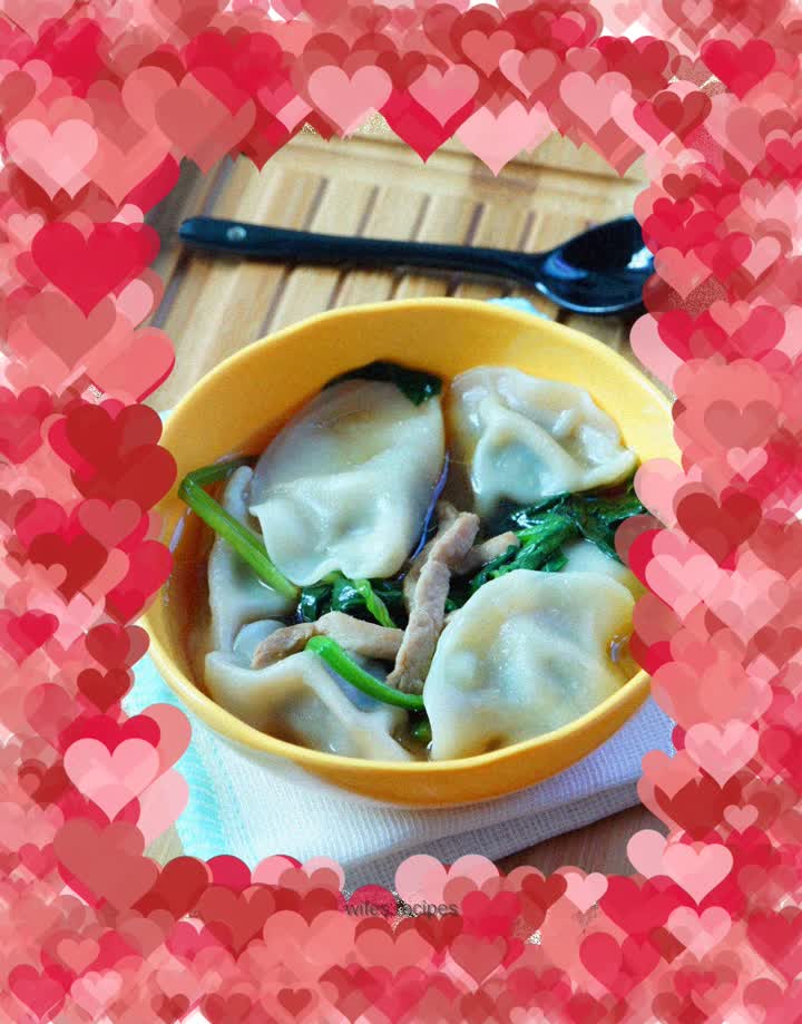 Simple Spinach and Shredded Pork Dumplings