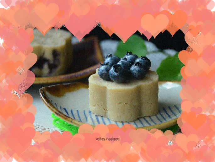 Blueberry filled lotus paste cake