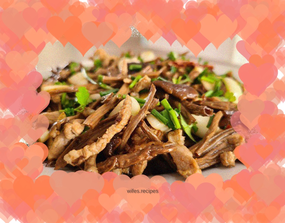 Stir-fried Shredded Pork with Tea Tree Mushroom