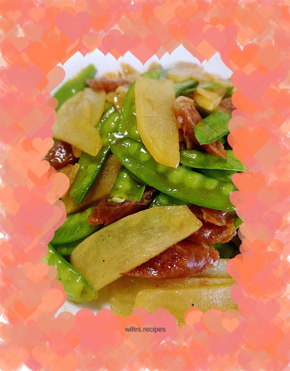 Stir-fried snow peas with potato sausage