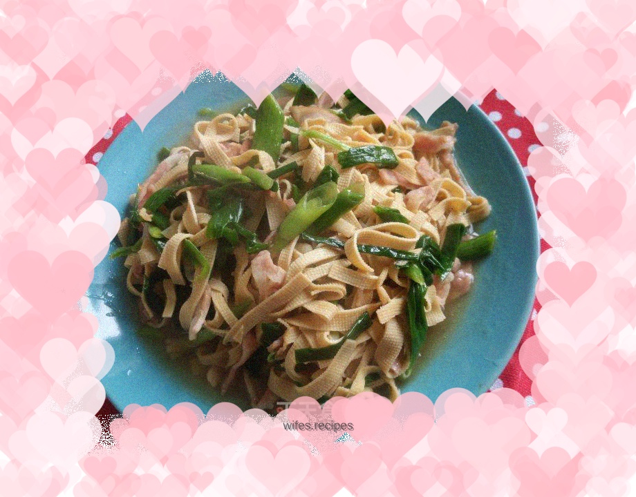 Stir-fried louver with bacon and garlic