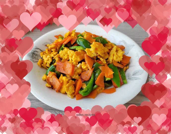 Scrambled eggs with carrots and green peppers