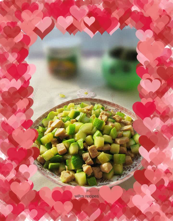 Stir-fried diced chicken with horned melon