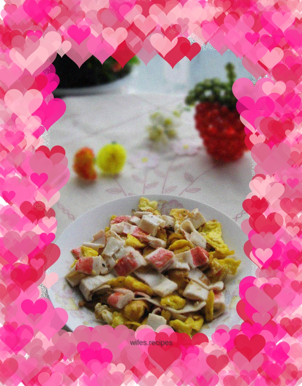 Scrambled eggs with crab sticks