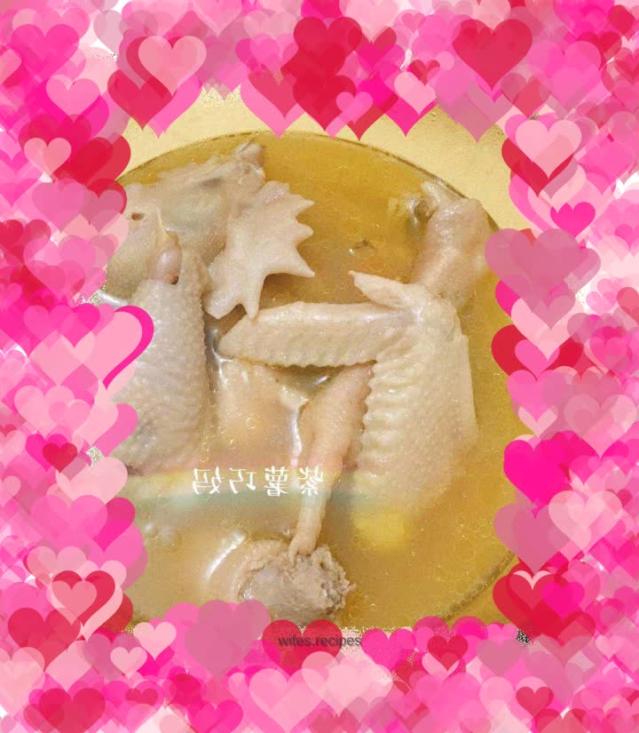 Astragalus and wolfberry nourishing native chicken soup