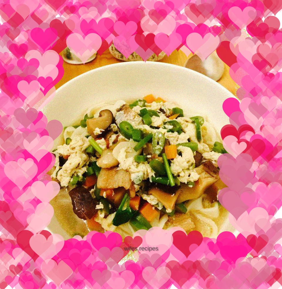 Braised noodles with beans and mushrooms