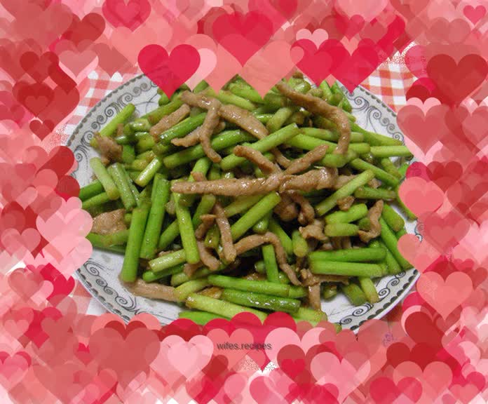 Stir-fried shredded pork with garlic sprouts