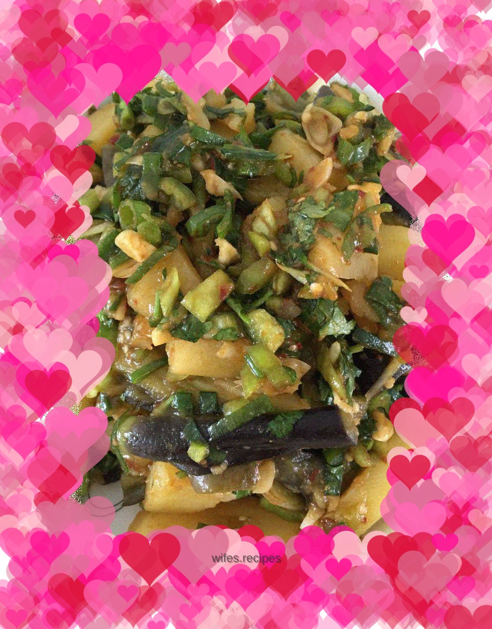 Potatoes mixed with eggplant