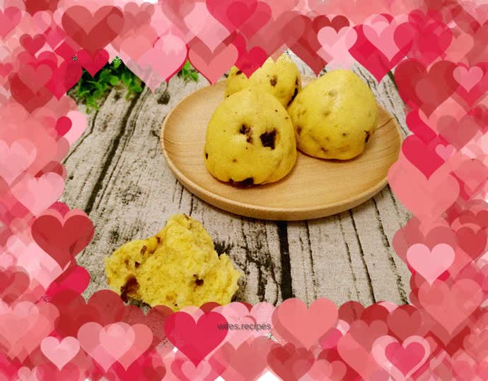 Milky red date steamed bun