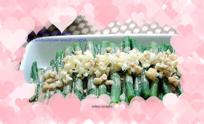 Cowpeas mixed with garlic sesame sauce