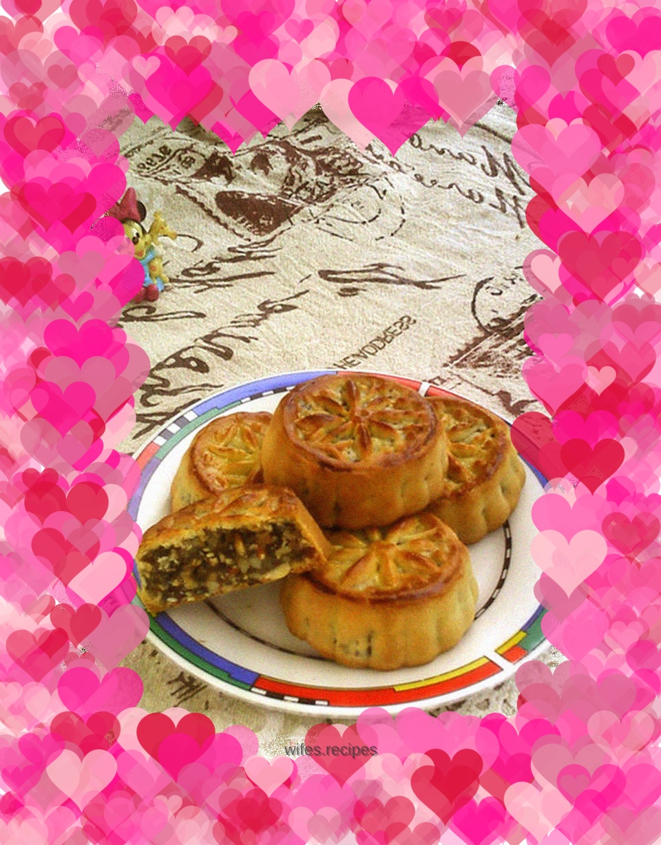 Cantonese style winter paste and five kernel mooncakes