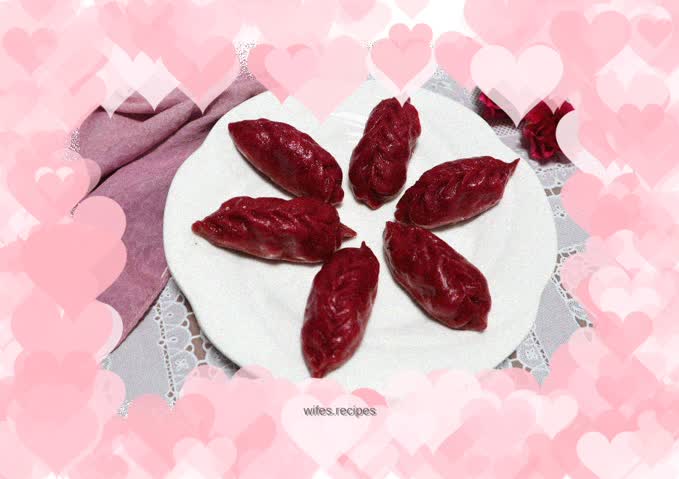 Pan-fried dumplings stuffed with dragon fruit meat