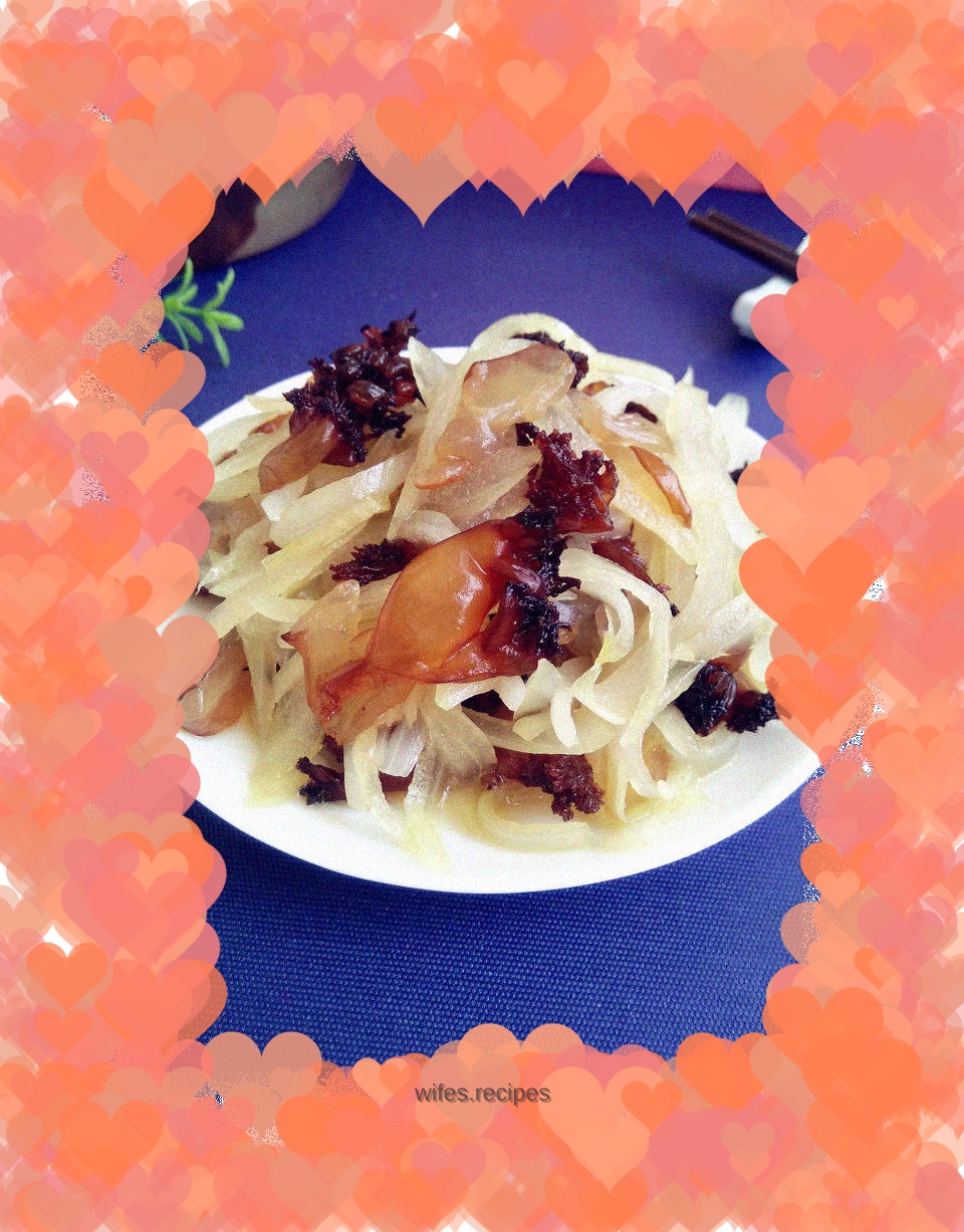 Jellyfish mixed with onions