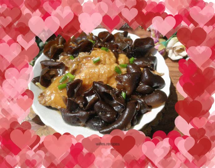 Braised pork ribs with black fungus