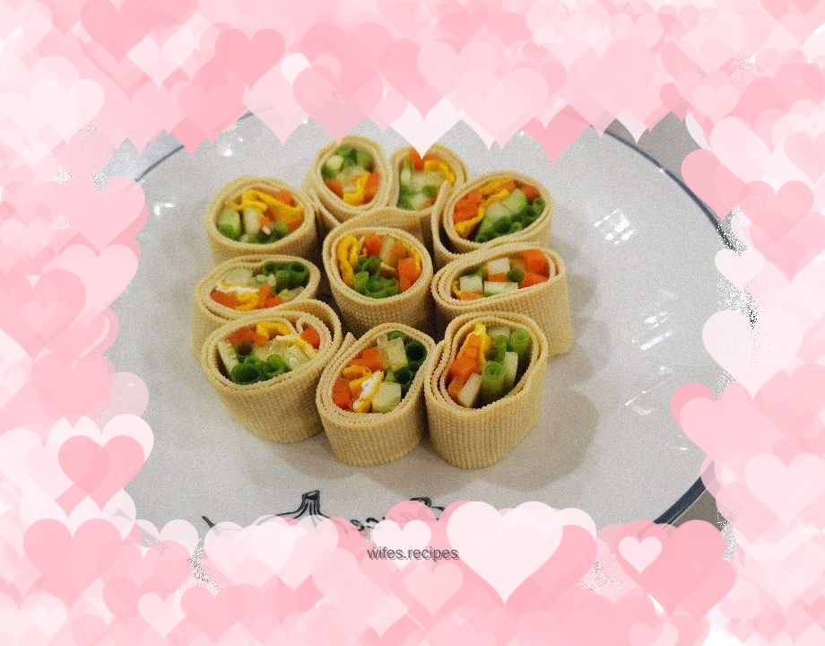 Thousands of fresh vegetable rolls