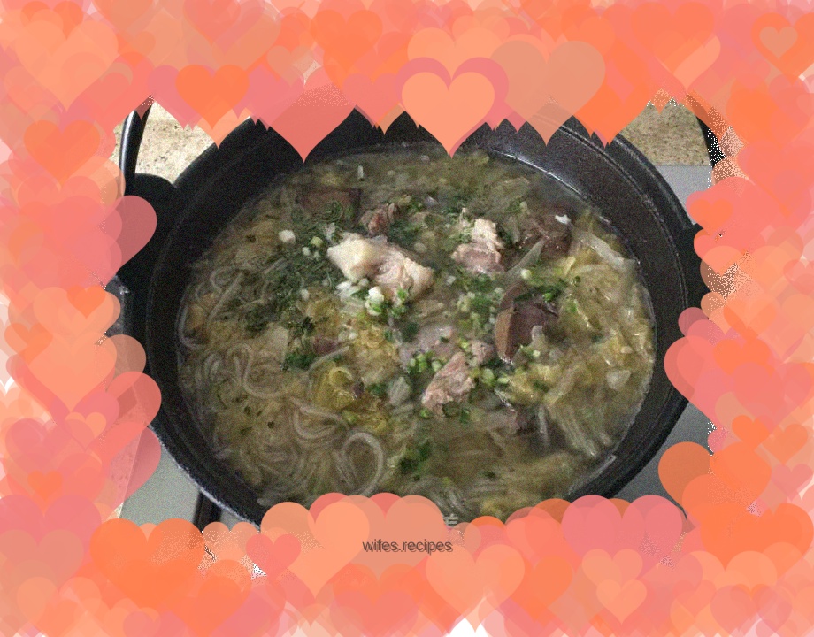 Pickled cabbage bone soup