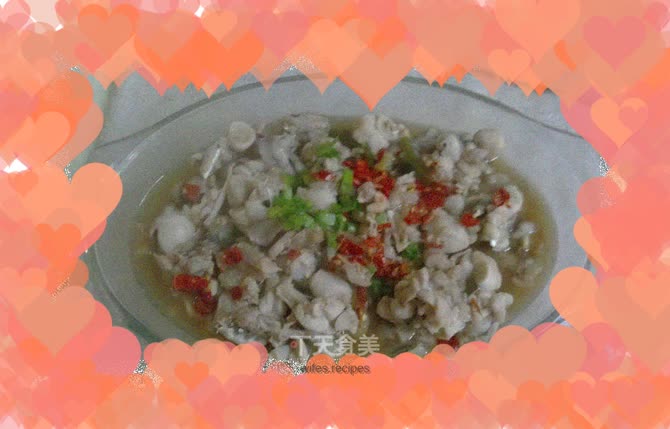 Bullfrog with chopped pepper and steamed loofah