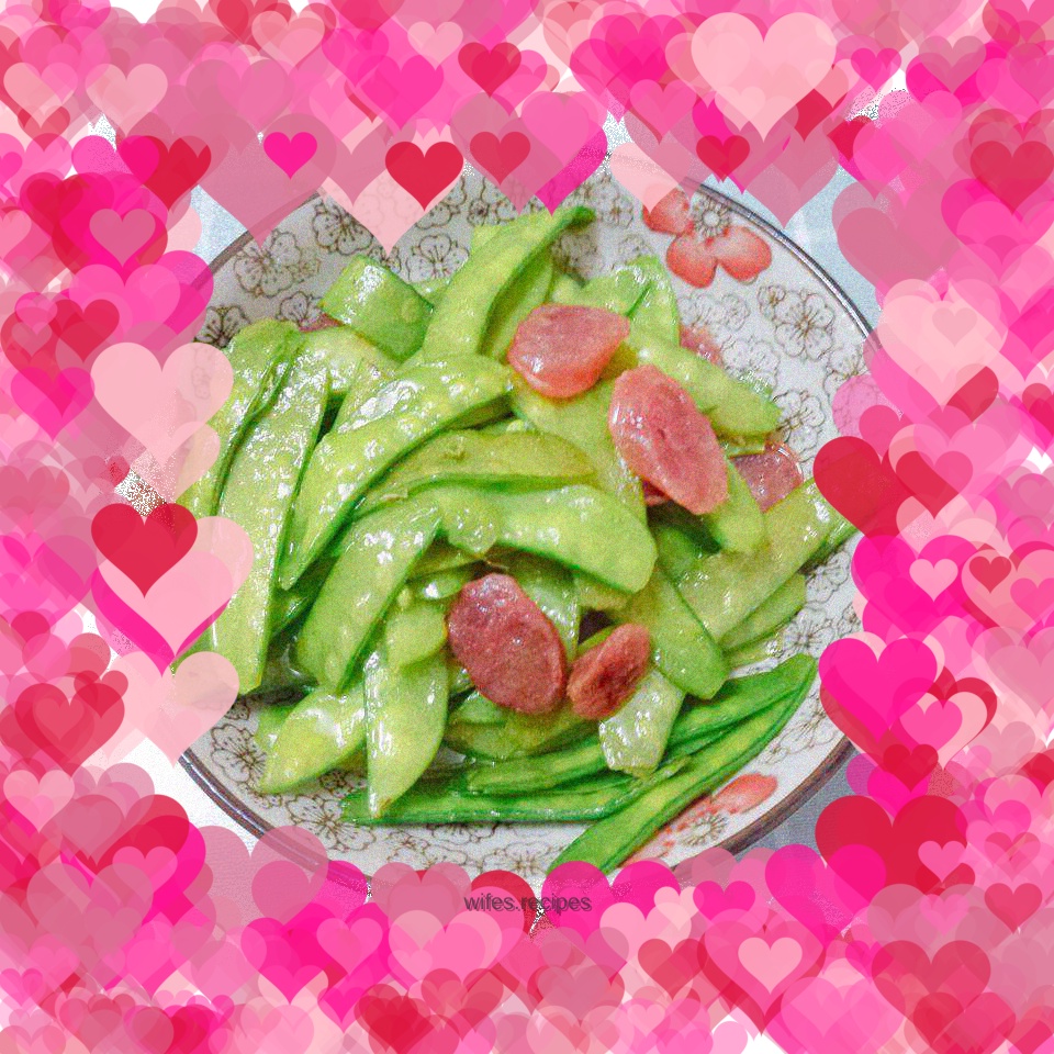 Stir-fried sausage with snow peas